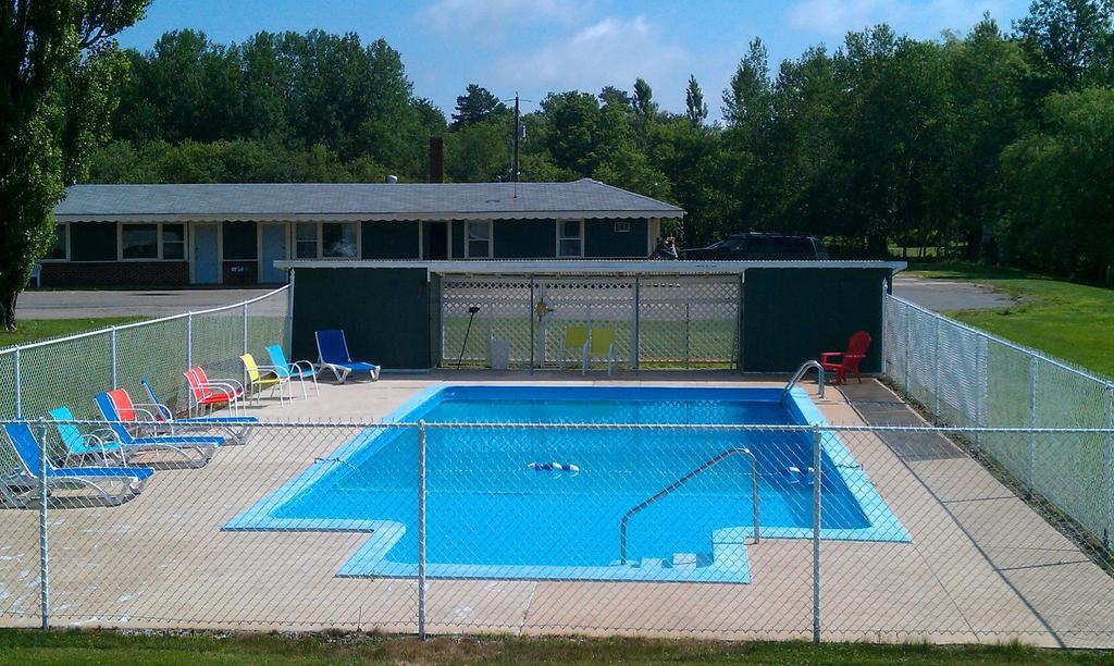 Middleton Motel & Suites Экстерьер фото